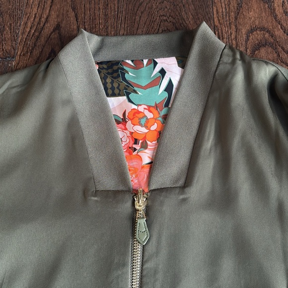 Stella & Dot Floral Bomber Jacket - Pink and Green size small - Picture 7 of 9